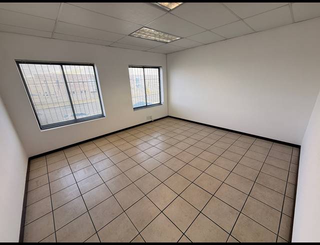 660M² WAREHOUSE TO LET IN PAROW INDUSTRIAL